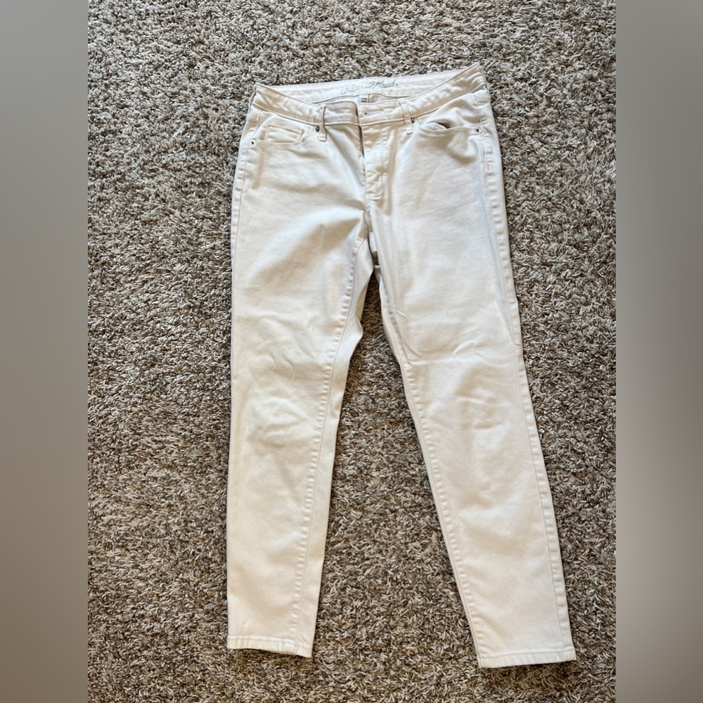 White skinny jeans